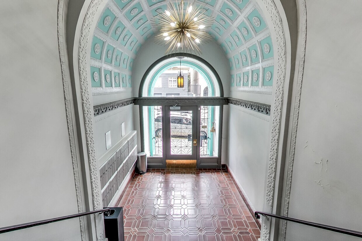 Building Photo - 455 Hyde