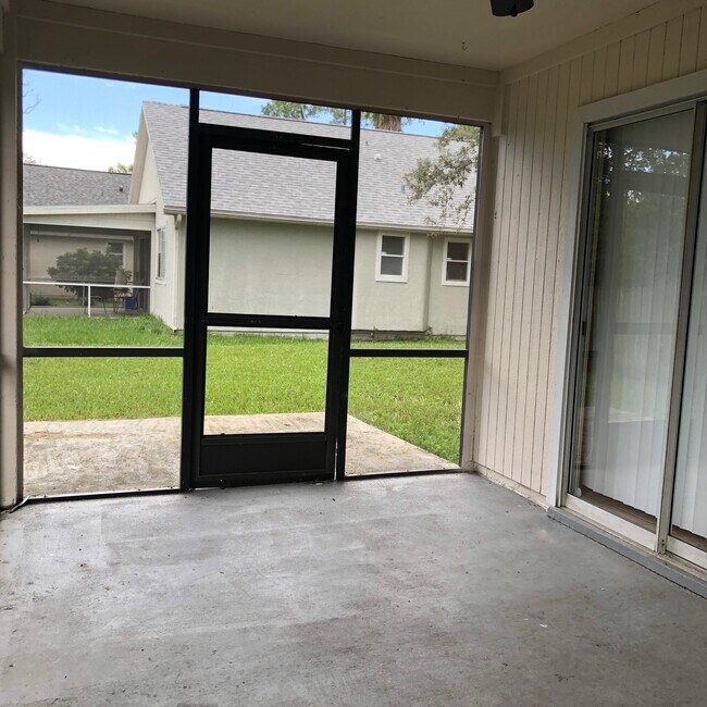 Foto del edificio - Charming 3-Bedroom Home in a Beautiful Sanford / Lake Mary Community with Community Pool