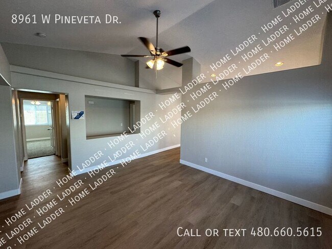 Foto del edificio - 8961 W Pineveta Dr - Fresh Remodel - Great...