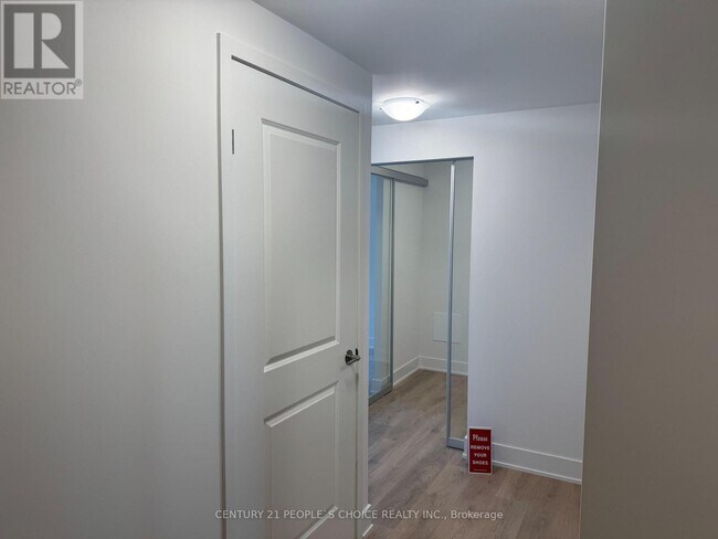 Photo du bâtiment - 204-1204 Burnhamthorpe Rd E