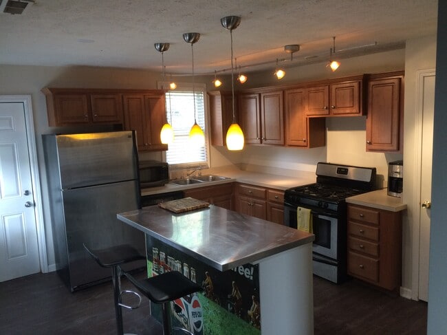 Building Photo - 319 S. Wenzel St.