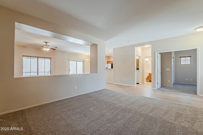 Building Photo - 519 E Rainbow Dr