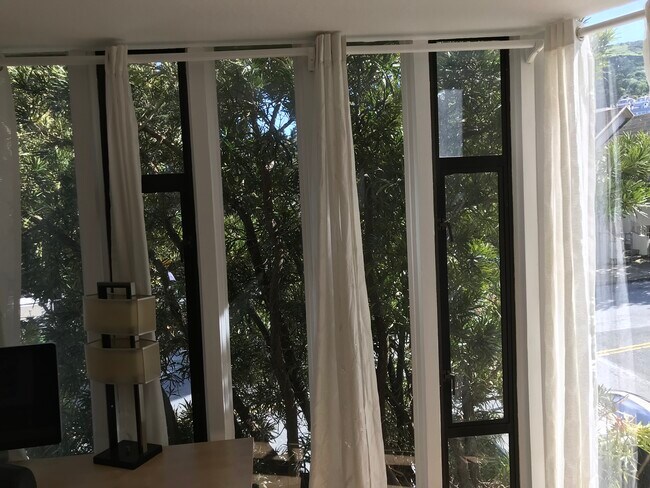 Foto del edificio - 310 Corbett Ave