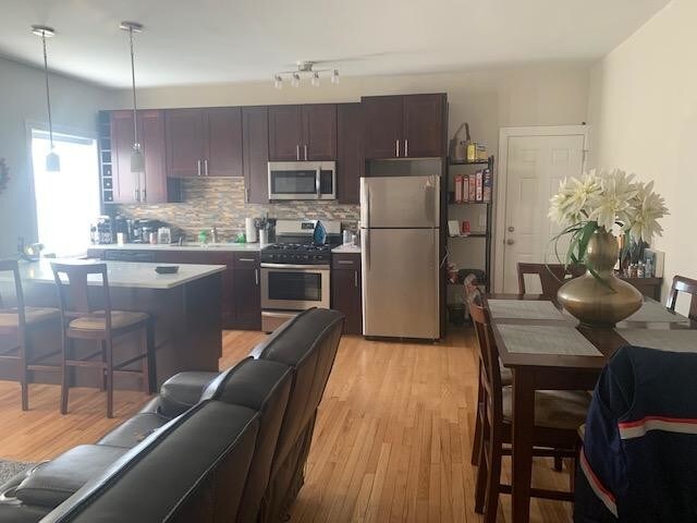 Building Photo - 3 bedroom in Chicago IL 60625