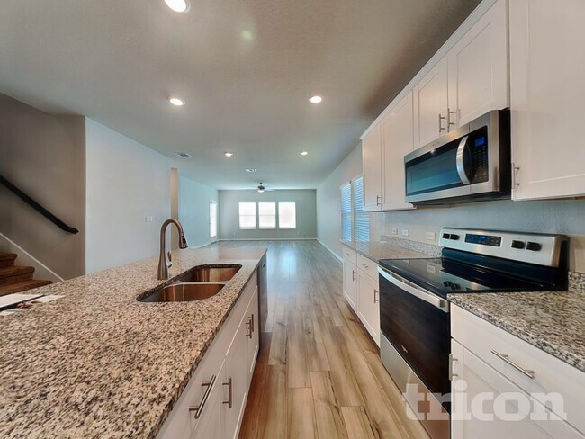 Foto del edificio - 13630 Paxton Blvd