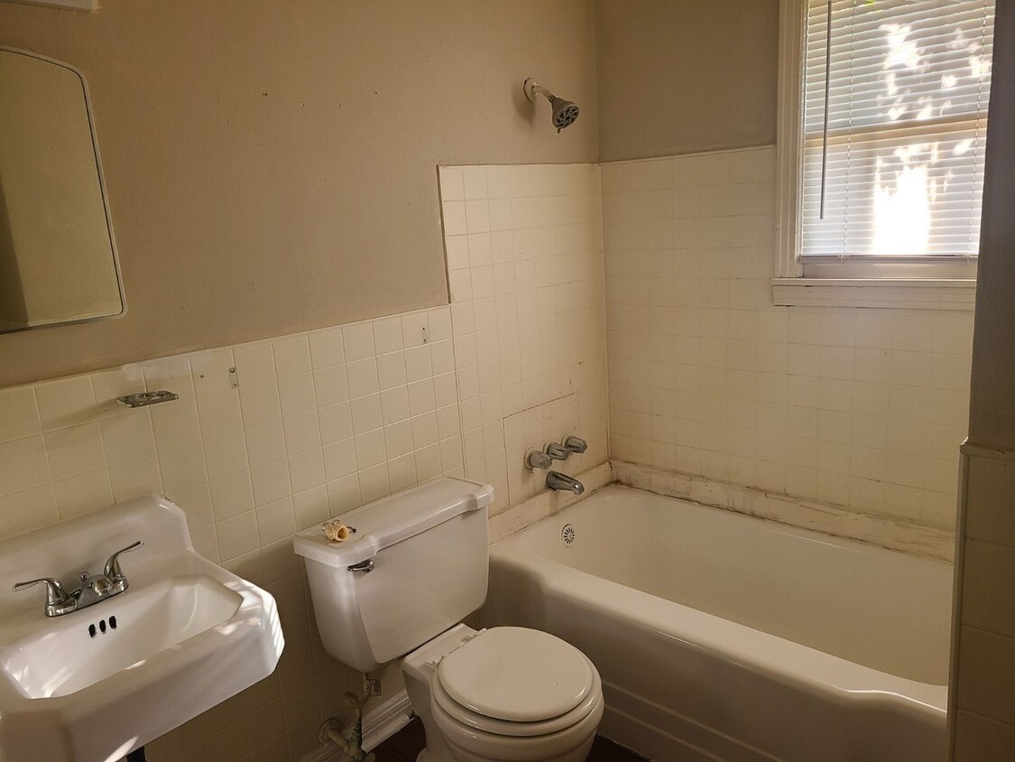 Primary Photo - 1505 Alamo Ave