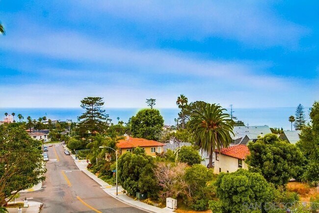 Foto del edificio - 7651 Country Club Dr