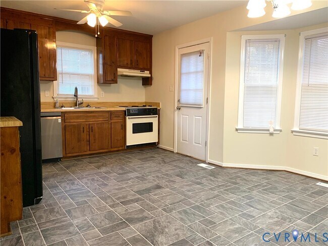 Building Photo - 2442 Crystal Ridge Rd