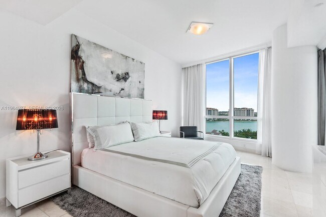 Foto del edificio - 100 South Pointe Dr