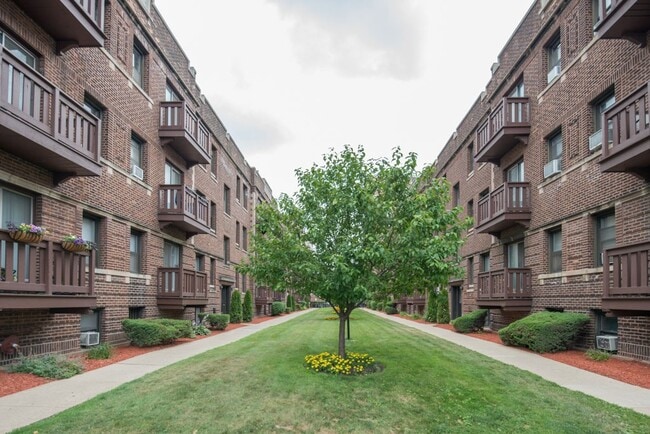 Building Photo - 3026 N Halsted St