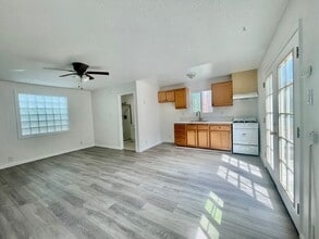 Building Photo - 271 Comstock Dr