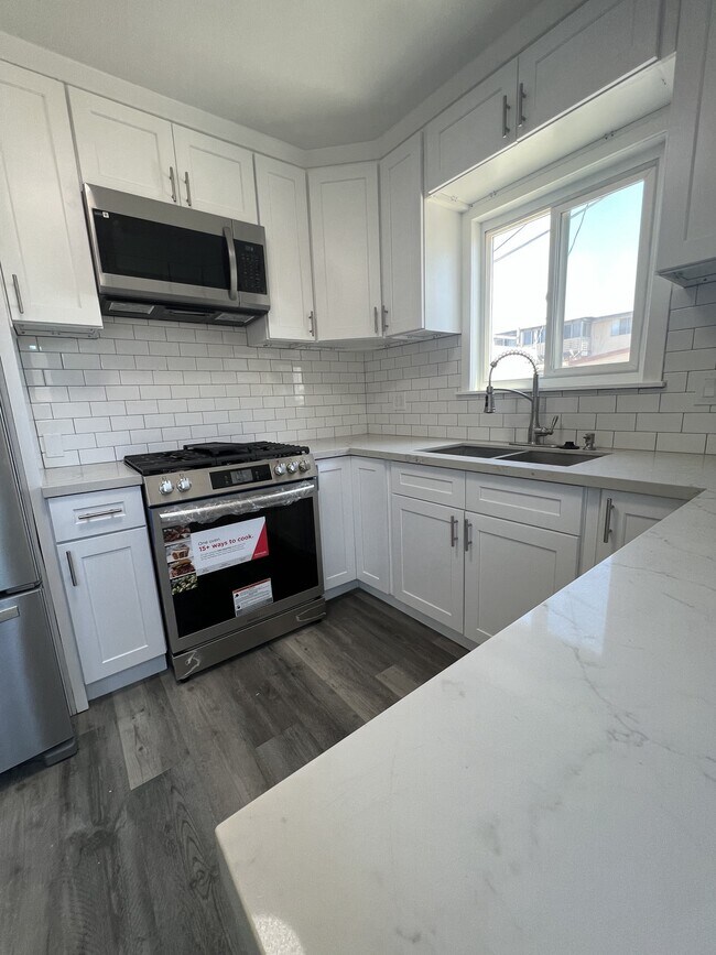 Building Photo - 1030 2nd Street, Unit 12