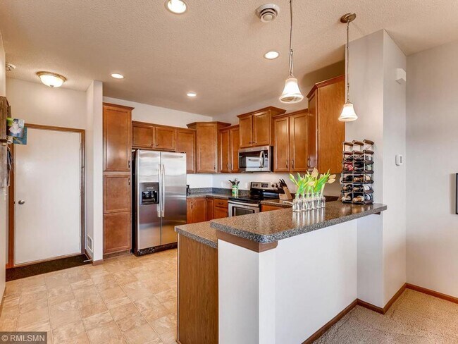 Foto del edificio - Beautiful 3 Bed/2.5 Bath Townhome in Woodbury- Community Pool! Available Now!