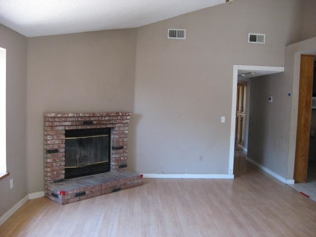 Building Photo - 3 bedroom in Ridgecrest California 93555