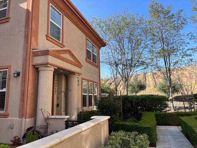 Building Photo - 590 Selby Ln