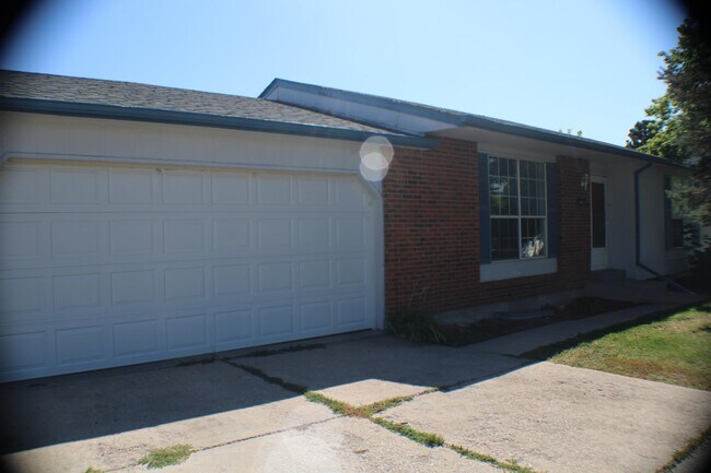 Building Photo - 4417 Pathfinder Ave