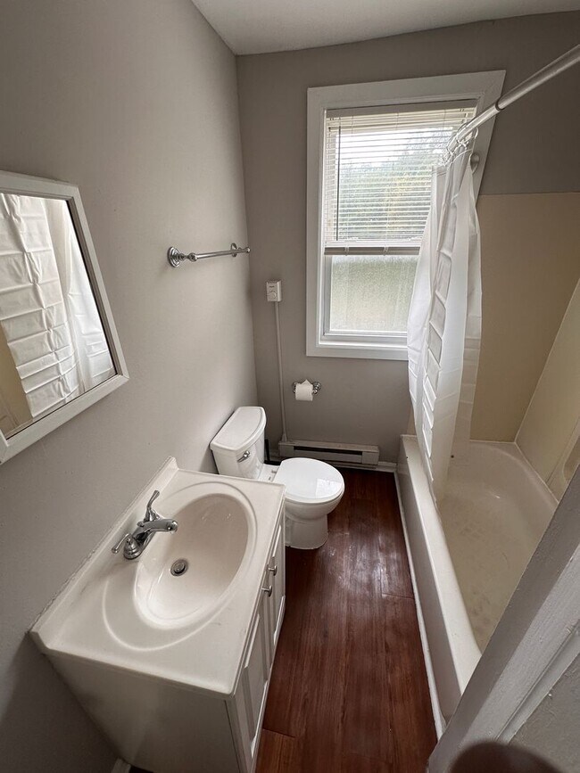 Building Photo - 101 N Gross St