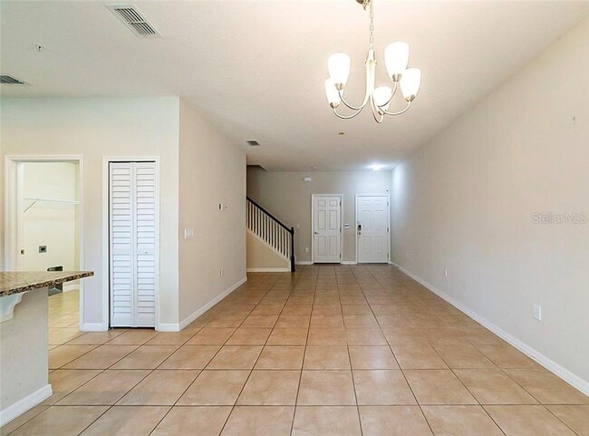Building Photo - 2440 Seven Oaks Dr