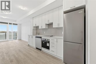 Building Photo - 461 Green Rd