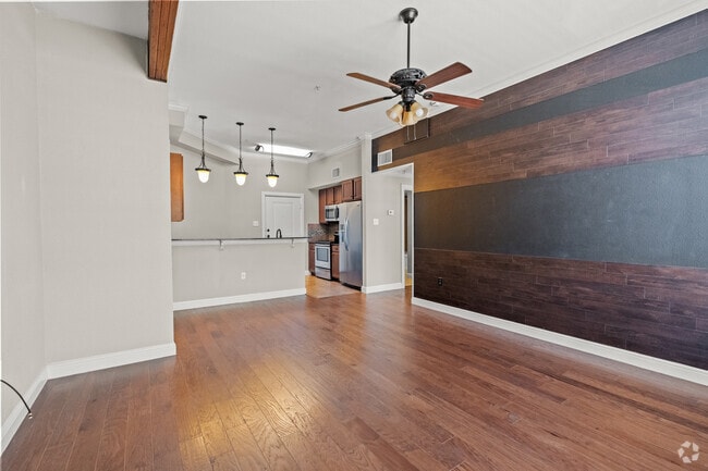 1BR, 1BA - 677 SQFT - Living Area - Square 9 Apartments