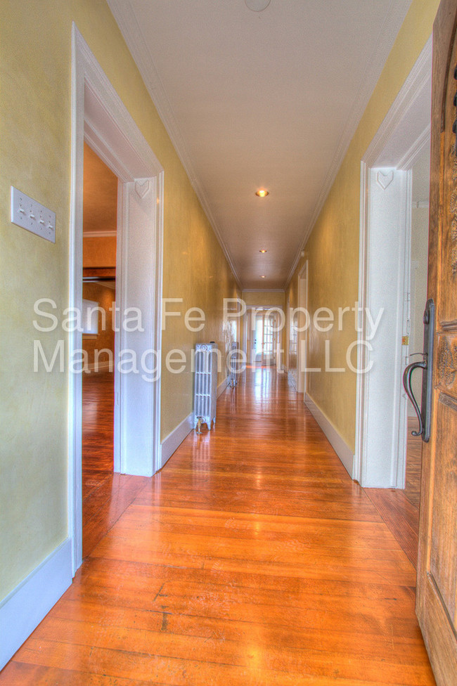 Building Photo - 549 Agua Fria St