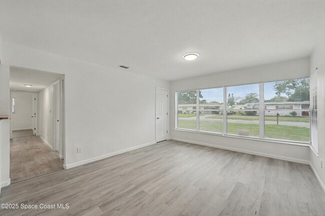 Foto del edificio - 990 Pinson Blvd