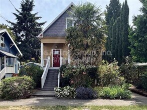 Building Photo - 3720 SE 14th Ave