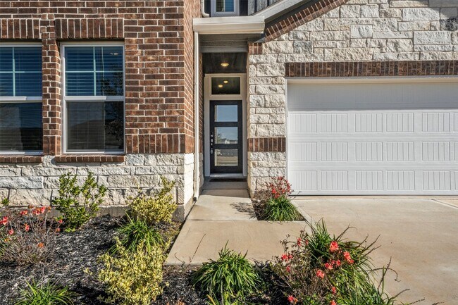 Building Photo - 38746 Yellowstone Dr