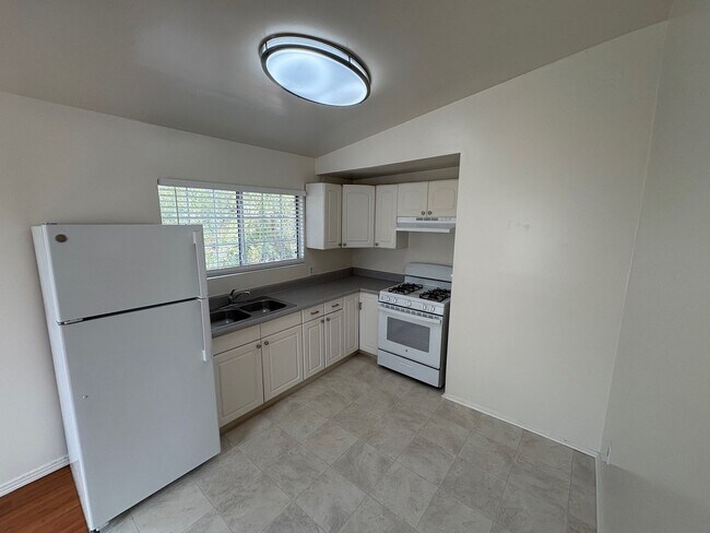 Foto del edificio - Light and Bright 2 Bed 1 Ba Close to Sweet...