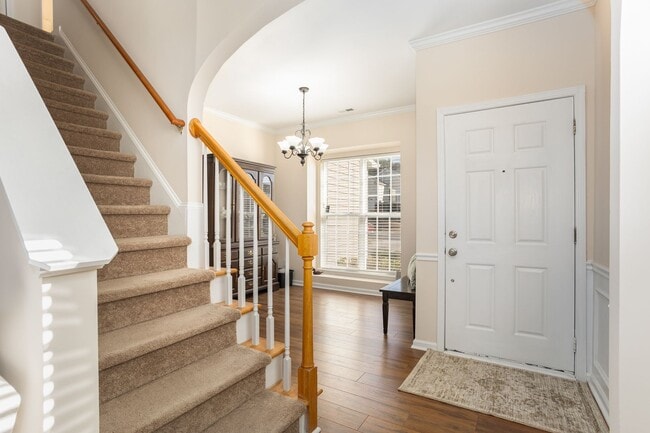 Building Photo - Adorable Home in Delta Ridge - NW Raleigh Just off Glenwood Avenue!