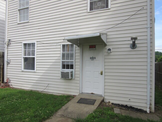 Building Photo - 2425 1st Ave