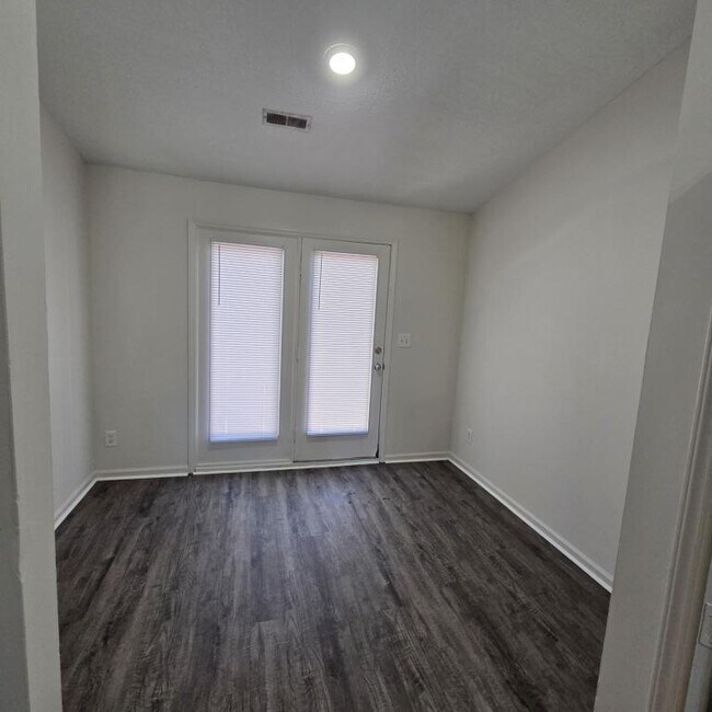 Foto del edificio - 1214 Peyton Cir