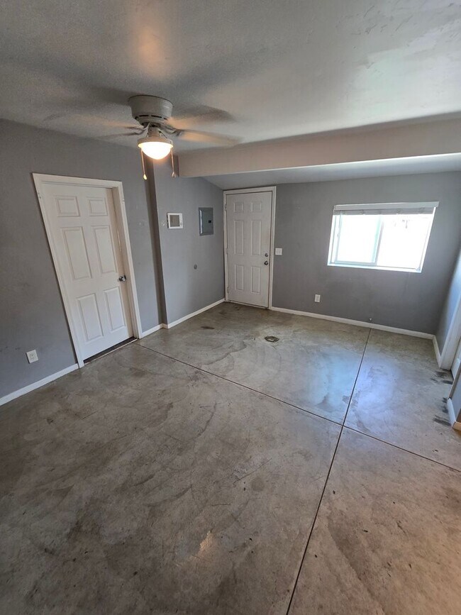 Foto del edificio - Normal Heights Recessed Studio w/ Solar + Private Gated Yard