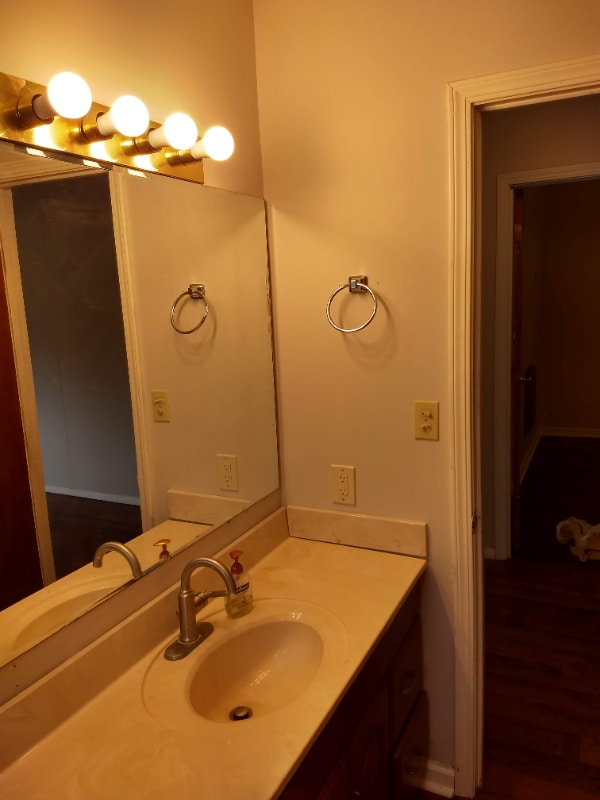 Foto del edificio - 709 Rolling Hills Dr