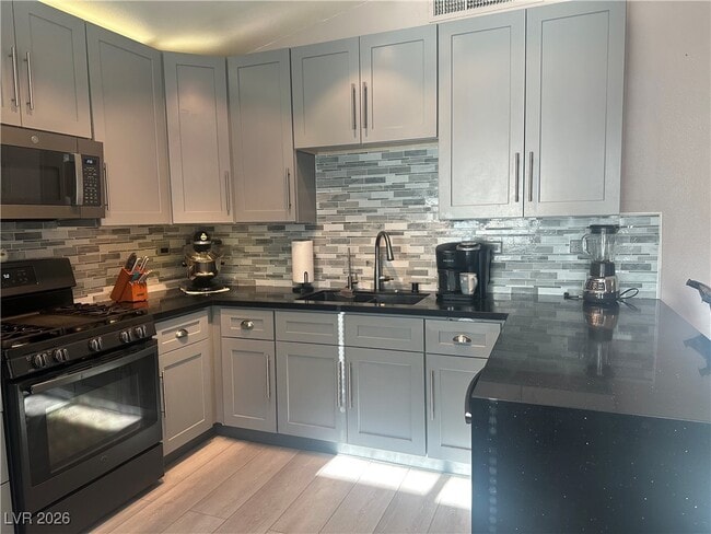 Foto del edificio - 820 Bergamont Dr