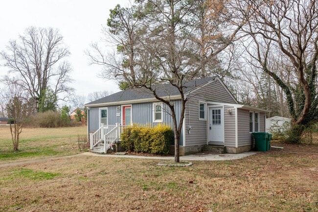 Building Photo - 2 Bedroom, 1 Bath Rental in North Chesterfield ***Available Early May***