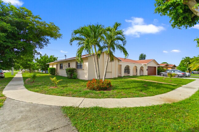 Foto del edificio - 4851 NW 17th St
