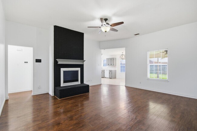 Foto del edificio - 3842 Trinity Ln