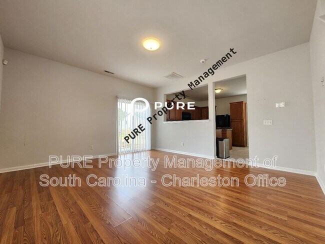 Foto del edificio - 437 Watershed Dr