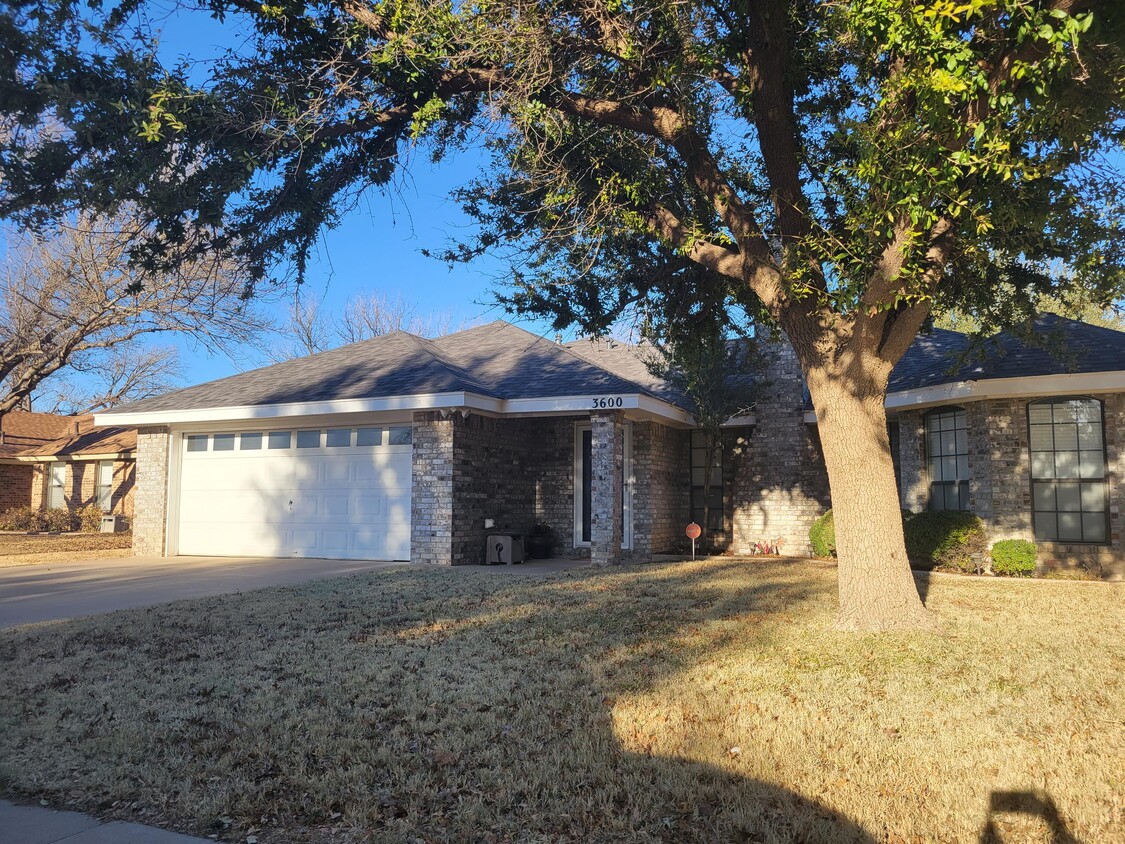 Primary Photo - 3600 Crestmont Dr