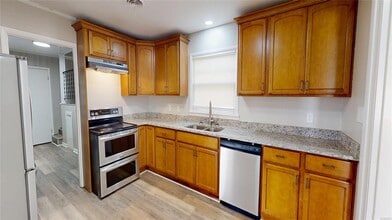 Building Photo - 1003 Geneva St