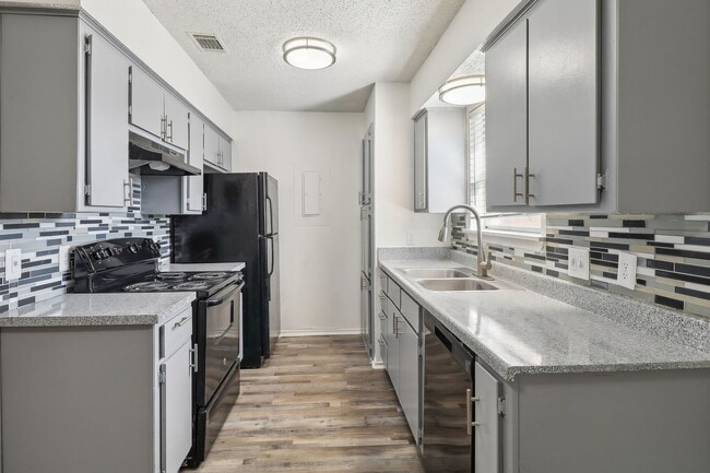 Building Photo - Hampton Townhomes