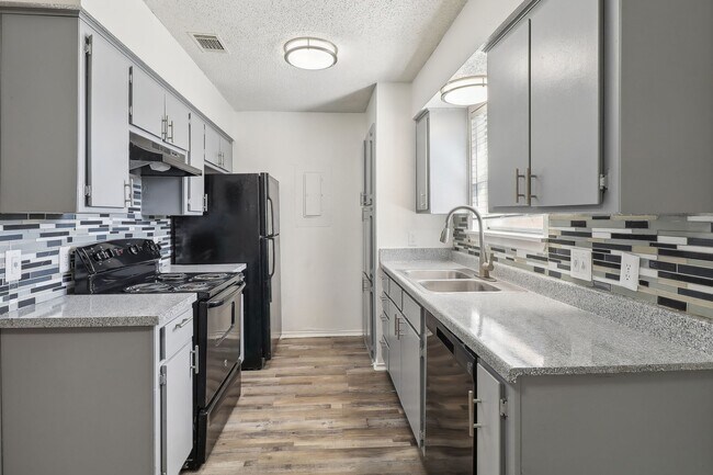 Foto del edificio - Hampton Townhomes