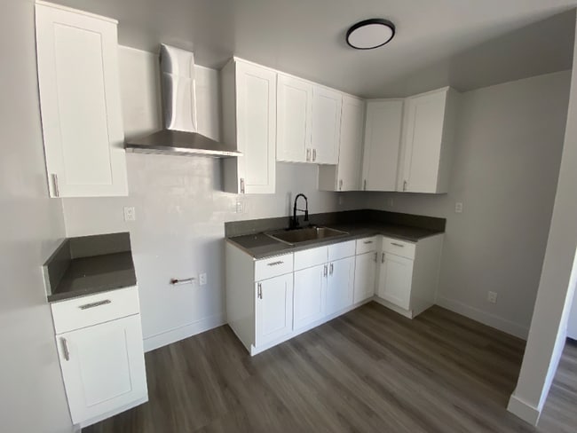Building Photo - 1209 W 39th Pl