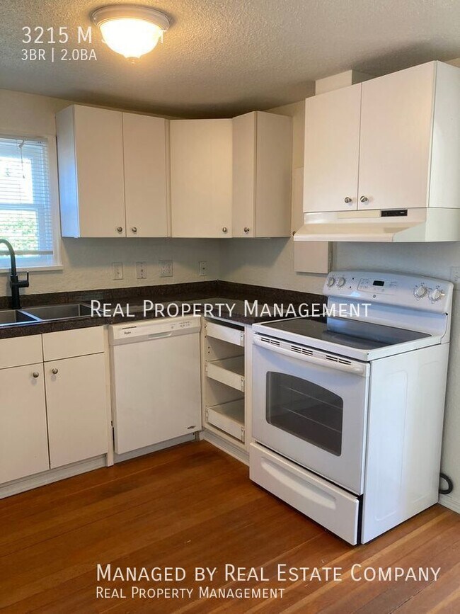 Foto del edificio - Adorable Bungalow Just Minutes From Downto...