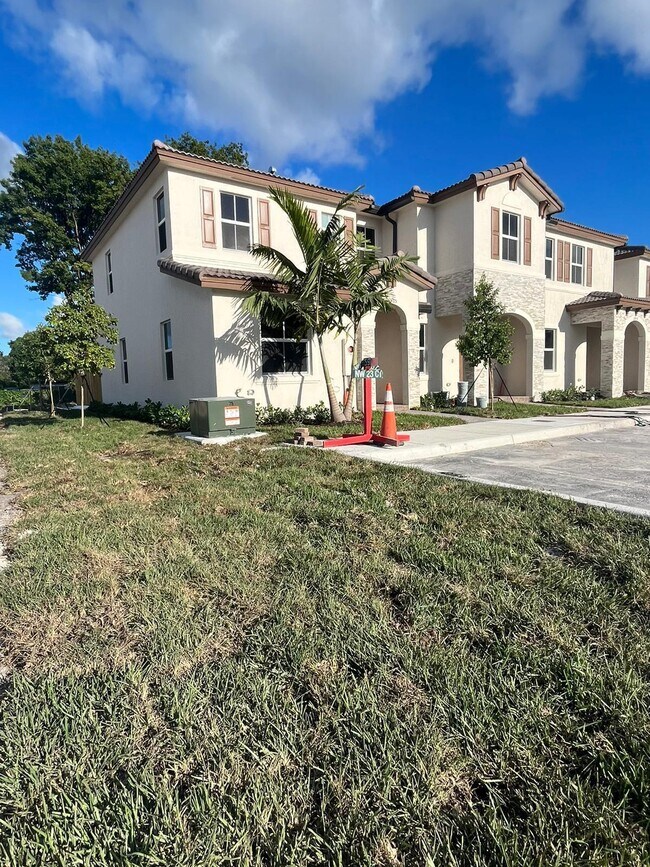 Building Photo - 12465 NW 23rd Ct
