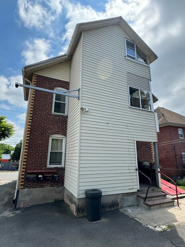 226 New Britain Rd Unit 2, Berlin, CT 06037 Room for Rent in Berlin