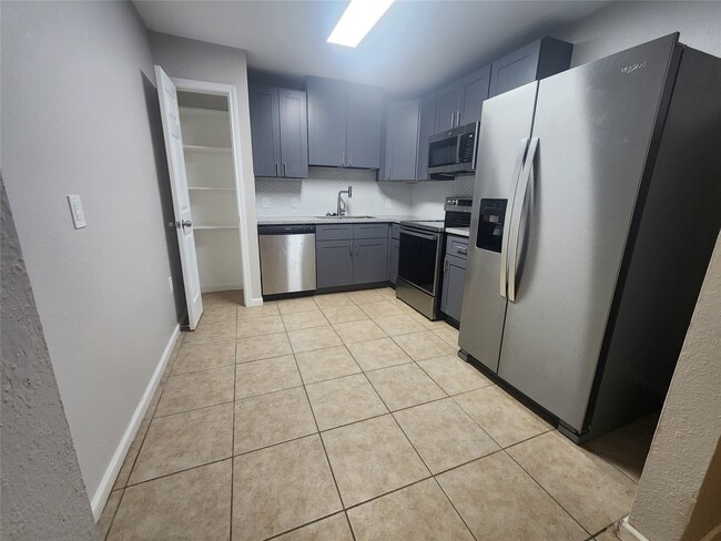 Building Photo - 21333 W Knox Dr