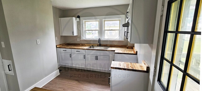 Kitchen - 859 S Main St