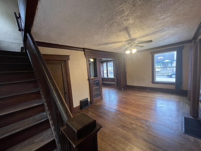 Foto del edificio - 329 S Clemens Ave